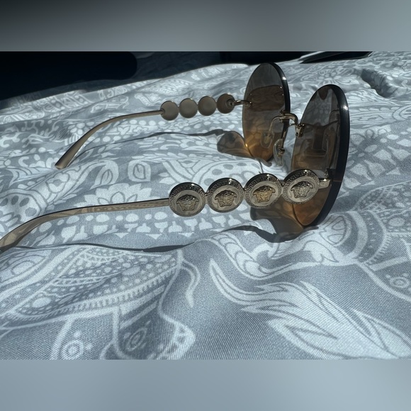 Versace VE2214 Sunglasses - Picture 7 of 8